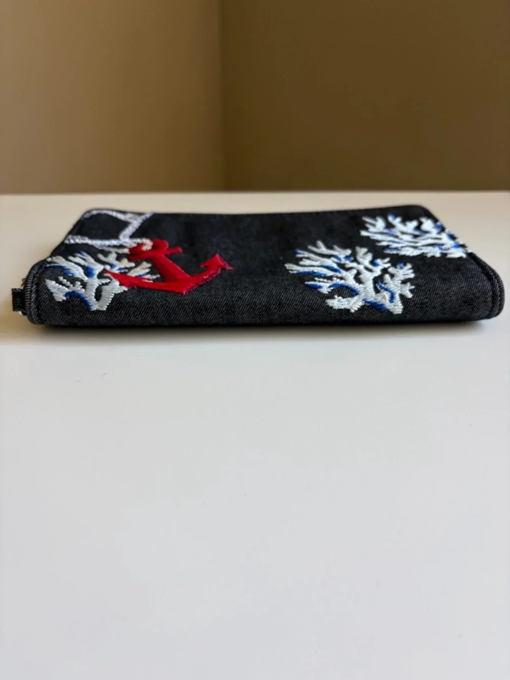 Vera Bradley Beach Wallet - Picture 4 of 11
